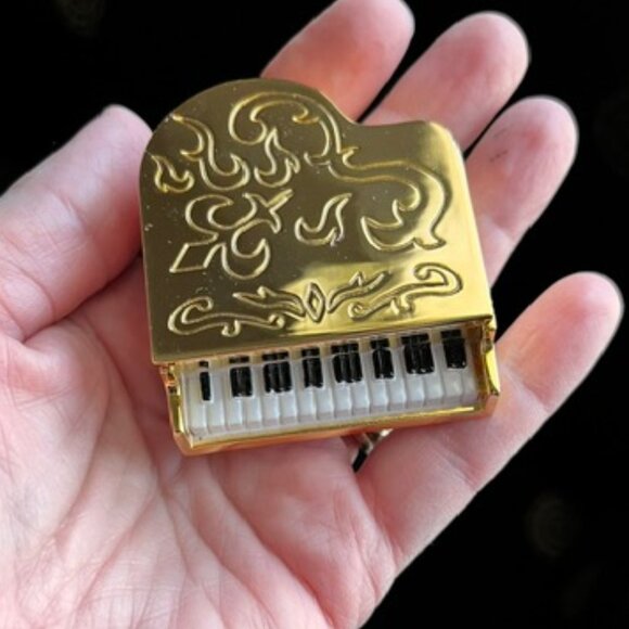 Miniature Piano Clock by Breeze Collection, Gift Idea - Picture 9 of 15